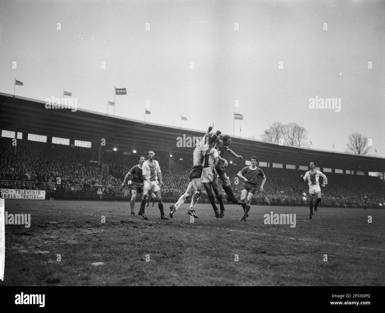 Game moment from a KNVB Cup match; Telstar against MVV: 1-0, 10 November  1973, cup matches, sports, soccer, The Netherlands, 20th century press  agency photo, news to remember, documentary, historic photography 1945-1990