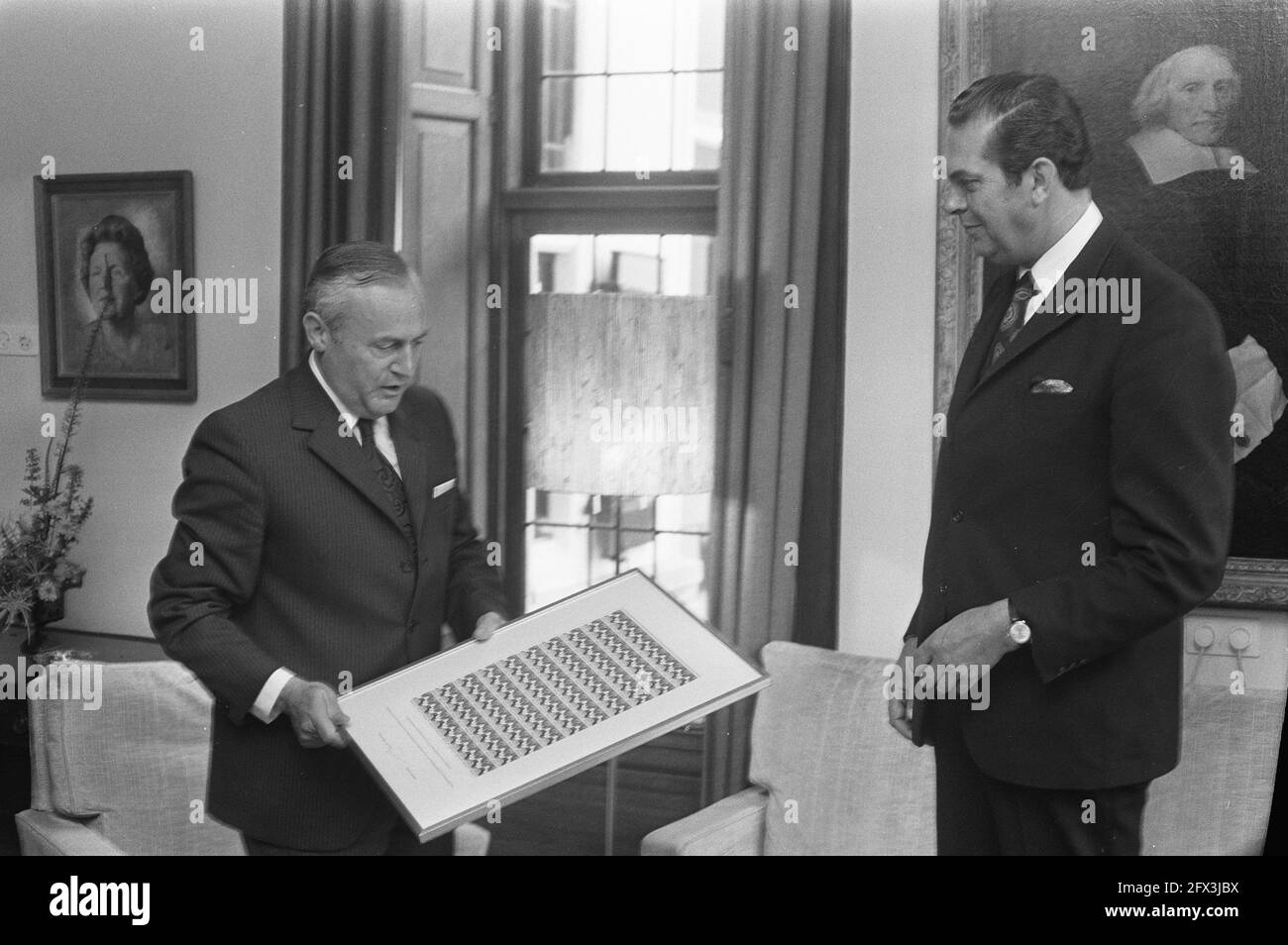 Prime Minister Barend Biesheuvel (r) receives the first postage stamps issued on the occasion of the 400th anniversary of the Dutch flag from the Director-General of the PTT, Drs. Ph. Leenman, July 4, 1972, directors, commemorations, prime ministers, stamps, The Netherlands, 20th century press agency photo, news to remember, documentary, historic photography 1945-1990, visual stories, human history of the Twentieth Century, capturing moments in time Stock Photo