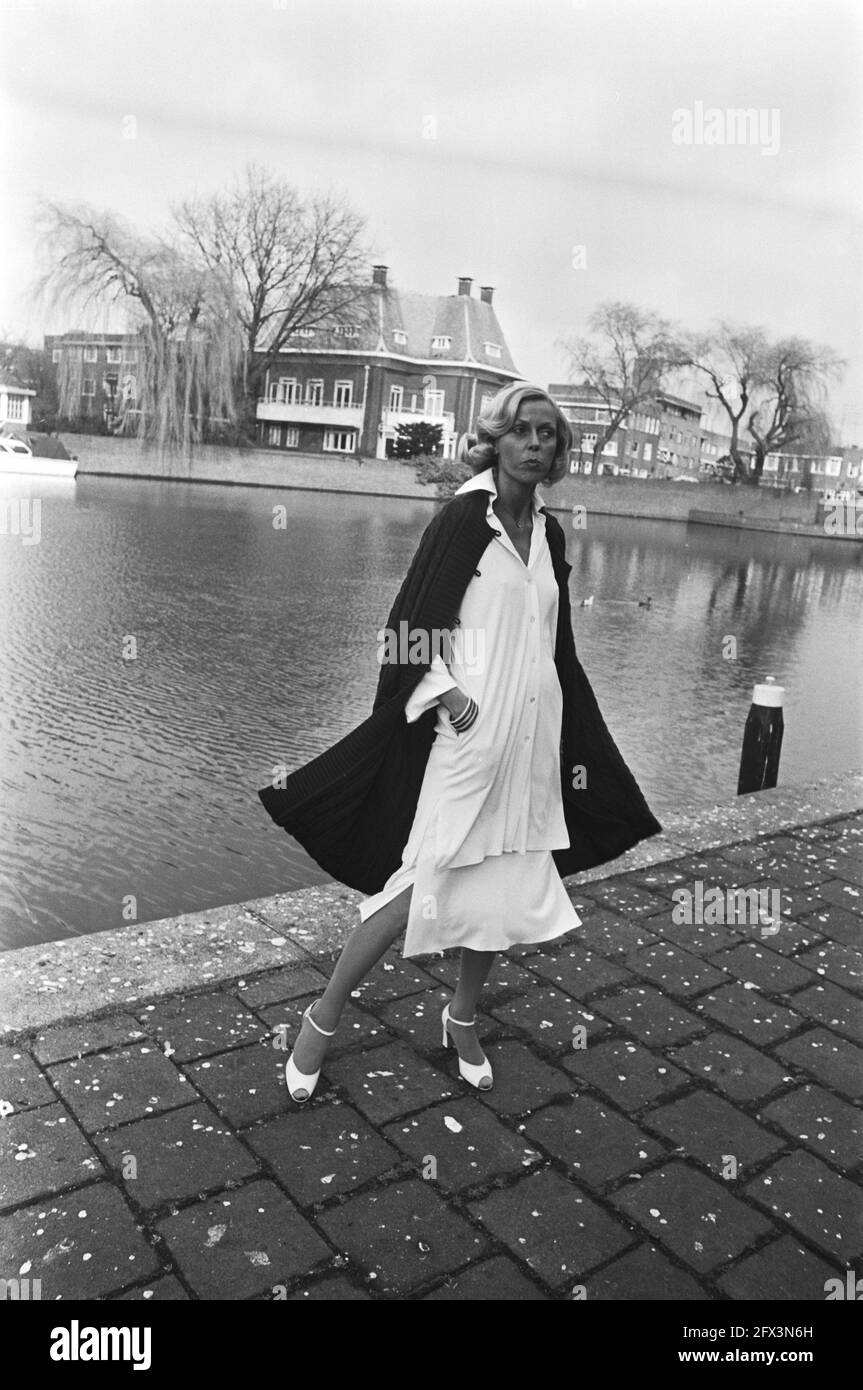 recorder positie Luxe Fashion (spring/summer) of Maison Kuiper shown in Amsterdam, 2 March 1976,  MODE, The Netherlands, 20th century press agency photo, news to remember,  documentary, historic photography 1945-1990, visual stories, human history  of the