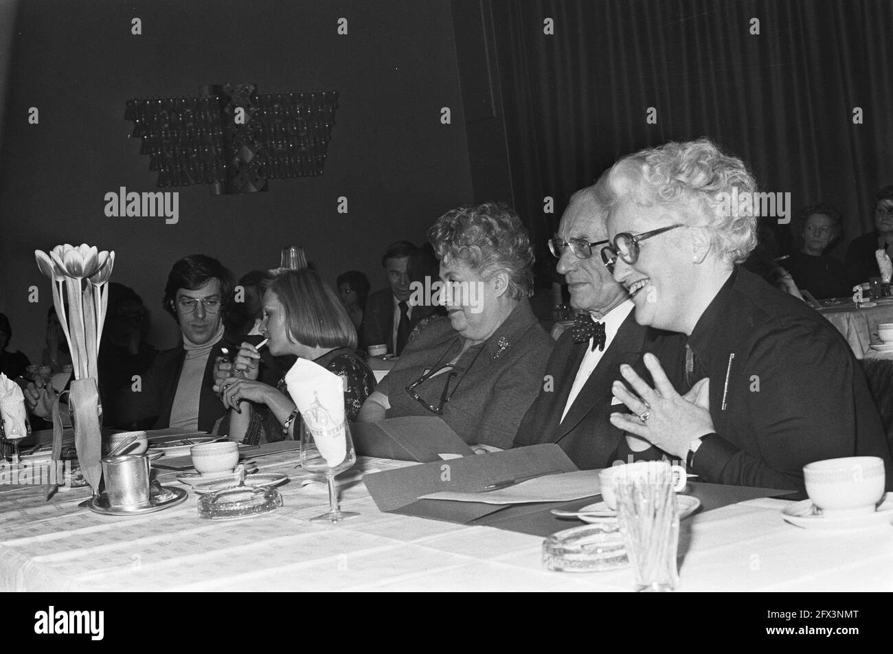 Debutantes mannequins hires stock photography and images Alamy