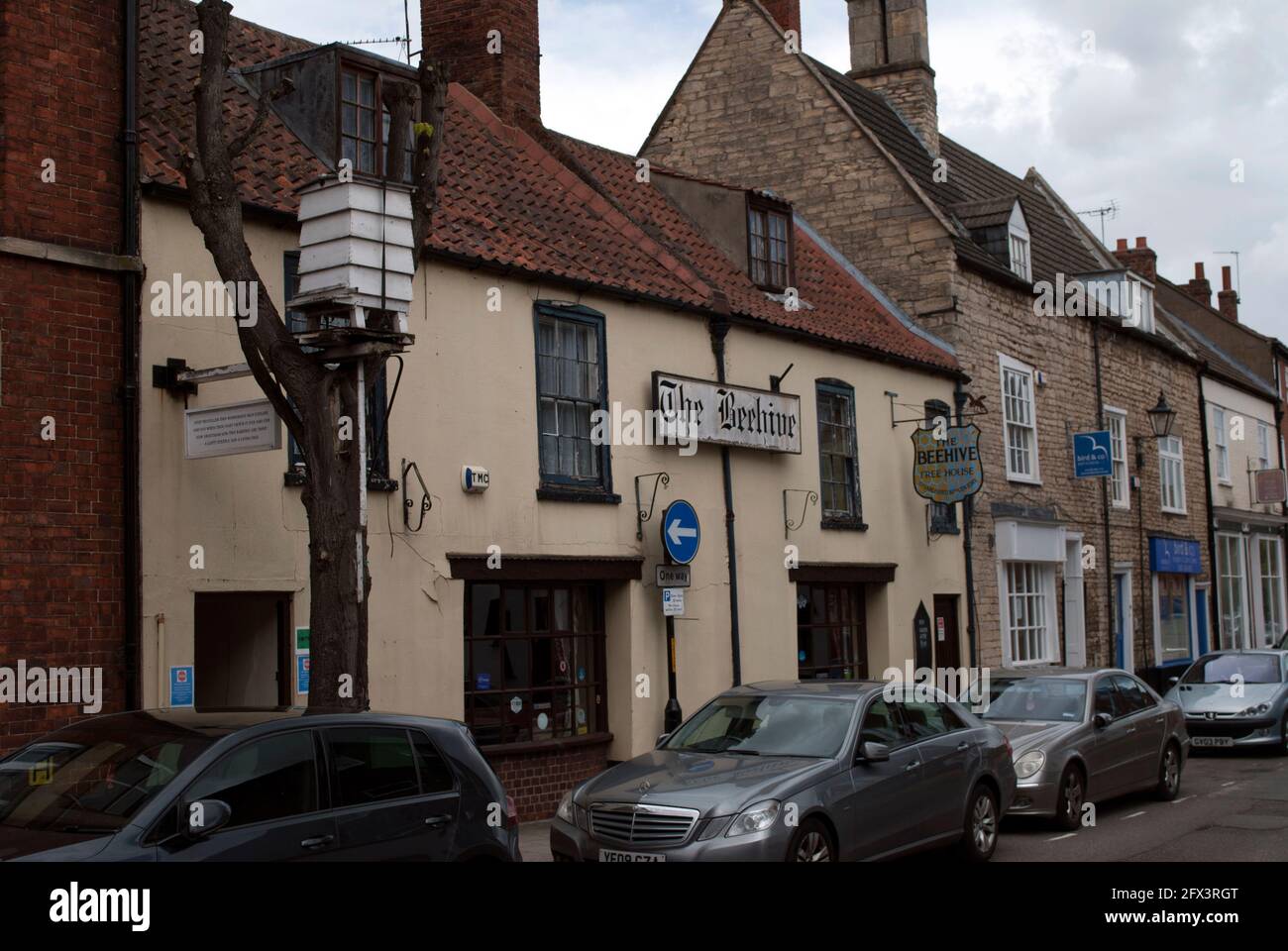 Beehive Inn in Grantham, the only pub with a living sign Stock Photo