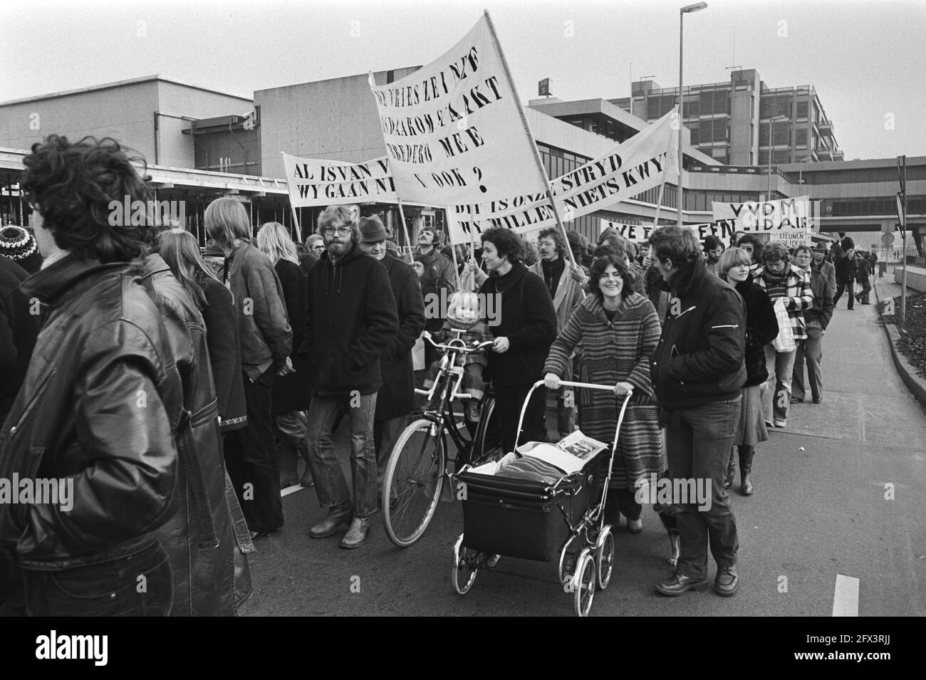 Demonstration for better working conditions in Utrecht; (VVDM solidary), 16 February 1977, demonstrations, The Netherlands, 20th century press agency photo, news to remember, documentary, historic photography 1945-1990, visual stories, human history of the Twentieth Century, capturing moments in time Stock Photo