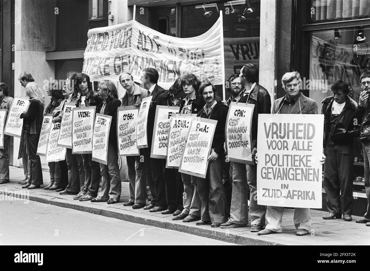 Demonstration in front of South African aircraft company. Luydiens against death penalty Solomon Mahlanger, September 16, 1978, DEATH STRAINS, demonstrations, The Netherlands, 20th century press agency photo, news to remember, documentary, historic photography 1945-1990, visual stories, human history of the Twentieth Century, capturing moments in time Stock Photo