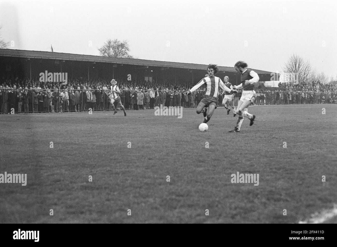 Elinkwijk against VVV 2-0, KNVB cup, Van der Bosch (left) is going to score  1-0, December 10, 1972, sports, soccer, The Netherlands, 20th century press  agency photo, news to remember, documentary, historic