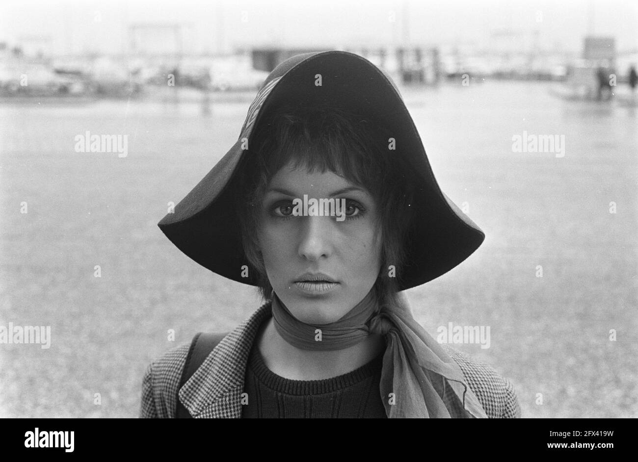 Arrival of English pop singer Julie Driscoll at Schiphol Airport, April 29, 1968, arrivals, singers, The Netherlands, 20th century press agency photo, news to remember, documentary, historic photography 1945-1990, visual stories, human history of the Twentieth Century, capturing moments in time Stock Photo