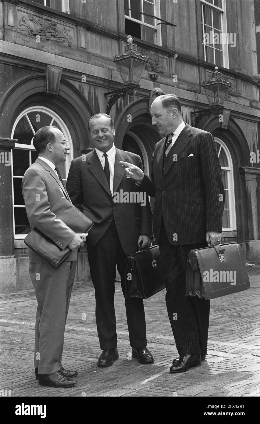 The Cabinet Formation. Political consultation by Minister Cals mr. Blaisse and Minister Luns, July 9, 1963, Cabinet formations, The Netherlands, 20th century press agency photo, news to remember, documentary, historic photography 1945-1990, visual stories, human history of the Twentieth Century, capturing moments in time Stock Photo