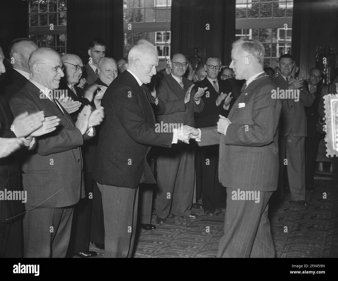 100th anniversary Men's Singing Society Apollo . Reception in the Amsterdam town hall, June 3, 1953, Recipes, town halls, The Netherlands, 20th century press agency photo, news to remember, documentary, historic photography 1945-1990, visual stories, human history of the Twentieth Century, capturing moments in time Stock Photo