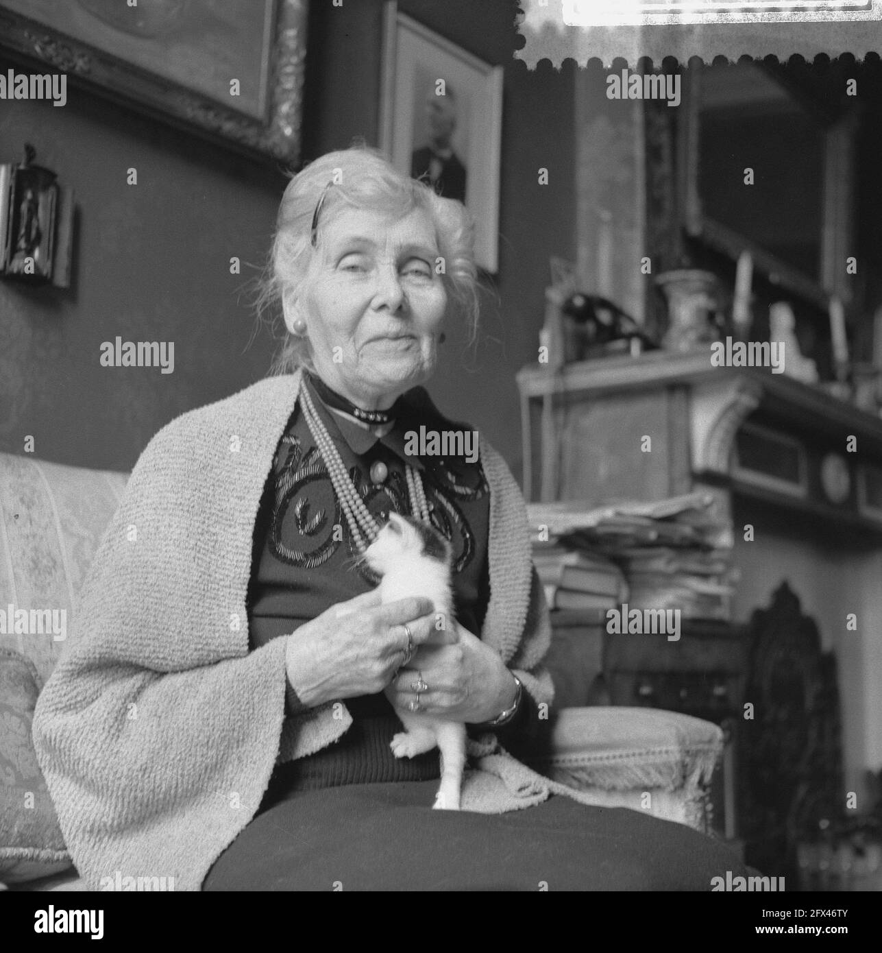 The novelist Ina Boudier Bakker 85 years photographed in her home in ...