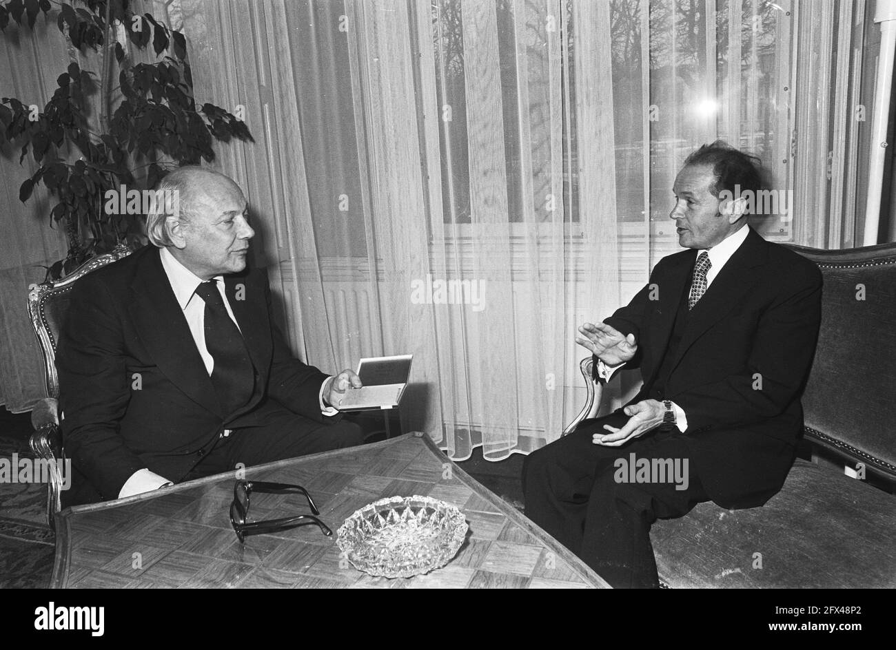 Prime Minister Den Uyl receives Foreign Minister of GDR, Oskar Fischer, Fischer (head), January 24, 1977, receipts, The Netherlands, 20th century press agency photo, news to remember, documentary, historic photography 1945-1990, visual stories, human history of the Twentieth Century, capturing moments in time Stock Photo