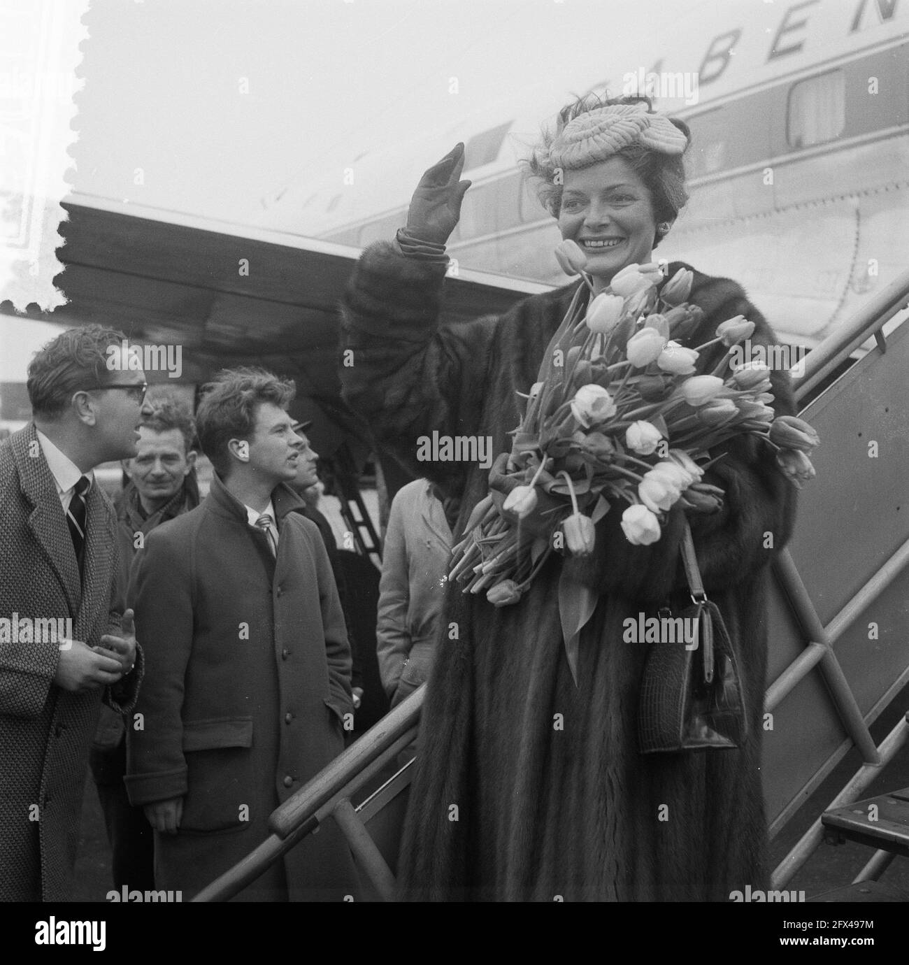 The Swiss singer Lys Assia at Schiphol Airport, March 17, 1957, singers, The Netherlands, 20th century press agency photo, news to remember, documentary, historic photography 1945-1990, visual stories, human history of the Twentieth Century, capturing moments in time Stock Photo