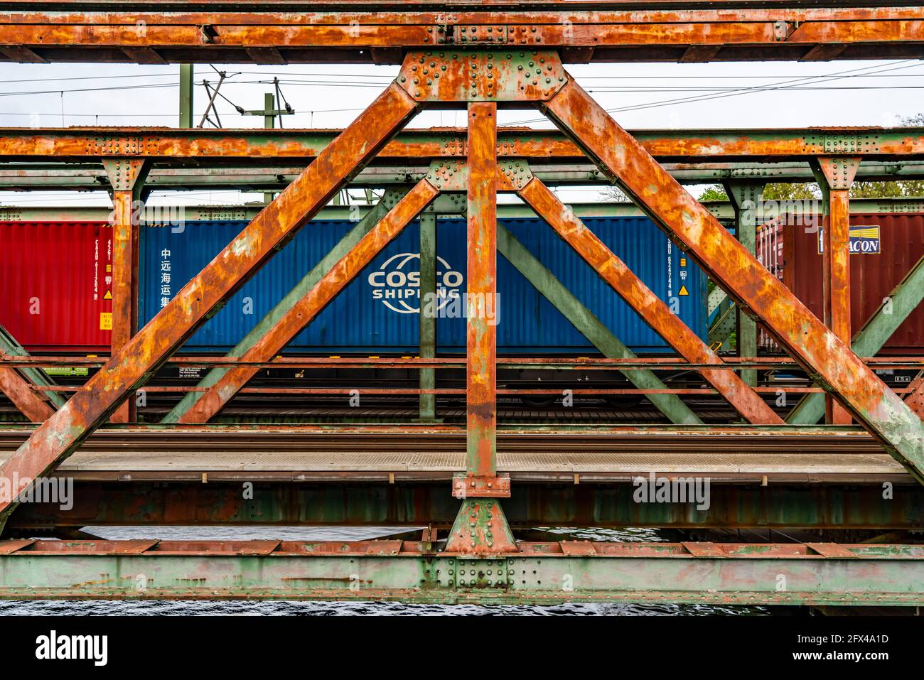 Railway bridges over the Rhine-Herne Canal near Oberhausen, for passenger and freight traffic, old steel truss bridges, Oberhausen, NRW, Germany Stock Photo