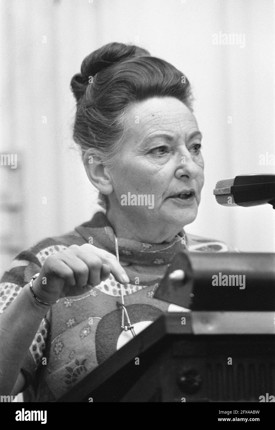 Debate on price freeze in House of Representatives, Gerda Brautigam, November 23, 1972, parliamentary debates, politics, price fixing, The Netherlands, 20th century press agency photo, news to remember, documentary, historic photography 1945-1990, visual stories, human history of the Twentieth Century, capturing moments in time Stock Photo