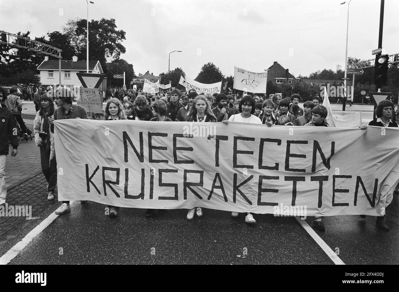 Demonstrators behind a banner, October 9, 1982, protesters, demonstrations, nuclear armament, parades, banners, The Netherlands, 20th century press agency photo, news to remember, documentary, historic photography 1945-1990, visual stories, human history of the Twentieth Century, capturing moments in time Stock Photo