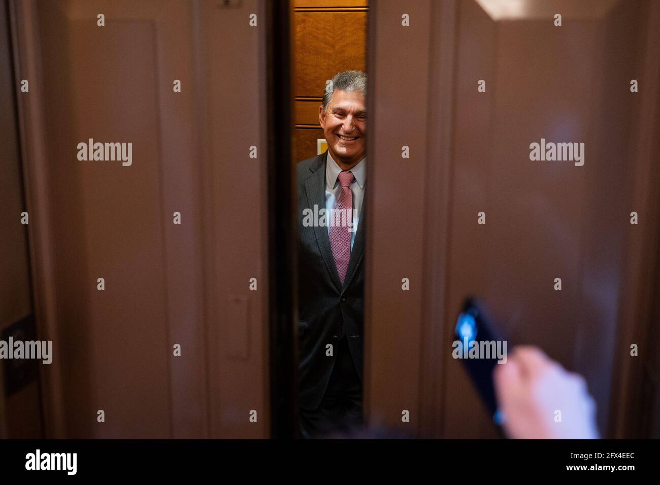 Joe manchin laughs hi-res stock photography and images - Alamy