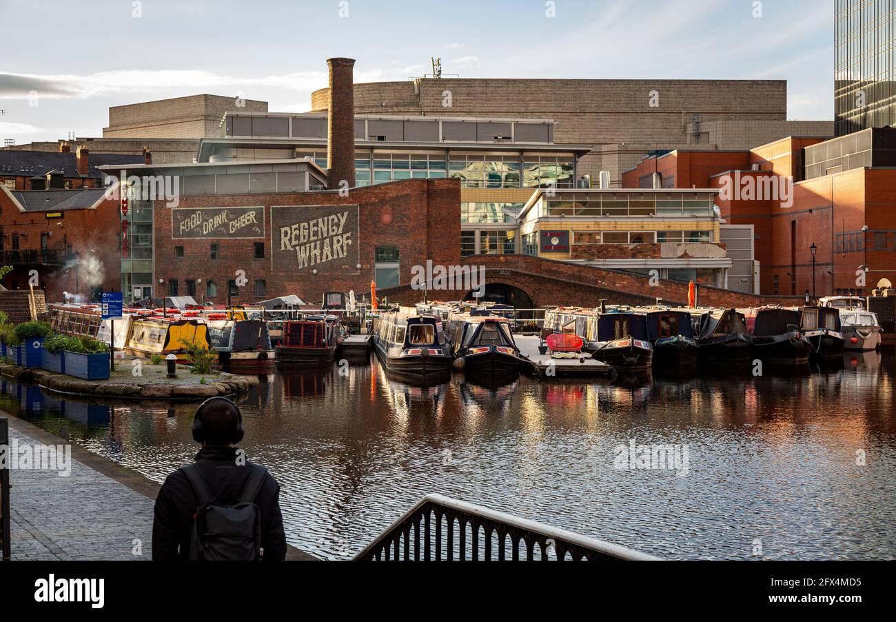 BIRMINGHAM, UK. The mixture of old and new architecture at Regency Wharf on the Birmingham Canal Old Line. Dated: 25/05/2021. Stock Photo