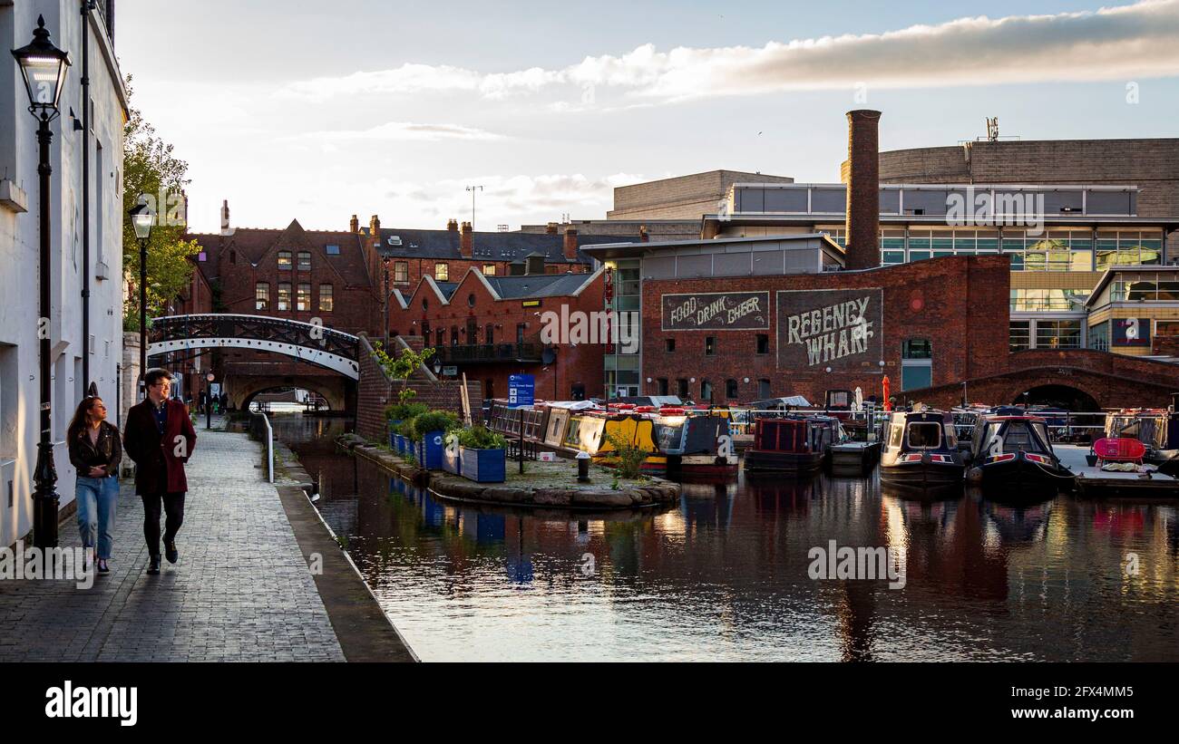 BIRMINGHAM, UK. The mixture of old and new architecture at Regency Wharf on the Birmingham Canal Old Line. Dated: 25/05/2021. Stock Photo