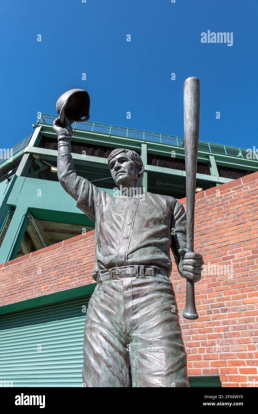 Statue of Red Sox player Carl Yastrzemski by sculptor Toby Mendez