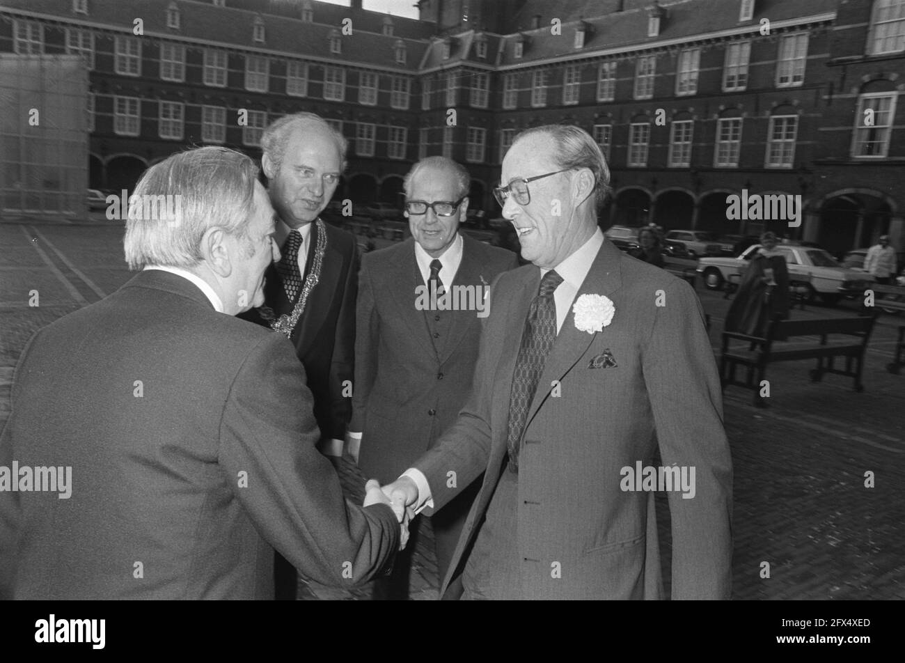 Prince Bernhard present at 50th anniversary of Foreign Press Association in Ridderzaal; Bernhard welcomed by chairman Herman Bleich, middle $, November 14, 1975, anniversaries, princes, presidents, The Netherlands, 20th century press agency photo, news to remember, documentary, historic photography 1945-1990, visual stories, human history of the Twentieth Century, capturing moments in time Stock Photo