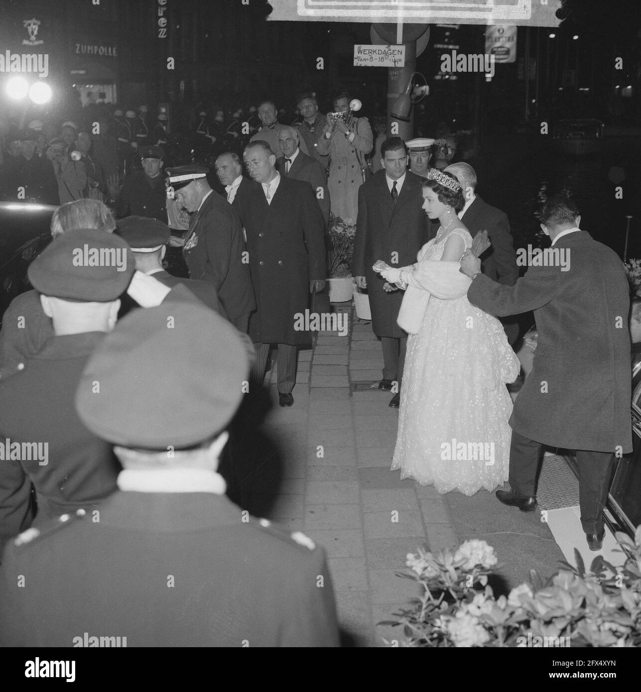 Farah Diba and wife in the boat, May 1, 1962, ECHTGENOTES, boats, The