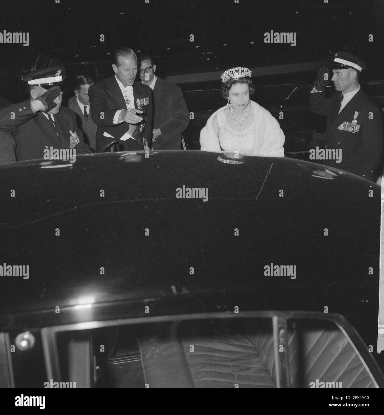 Farah Diba and wife in the boat, May 1, 1962, ECHTGENOTES, boats, The
