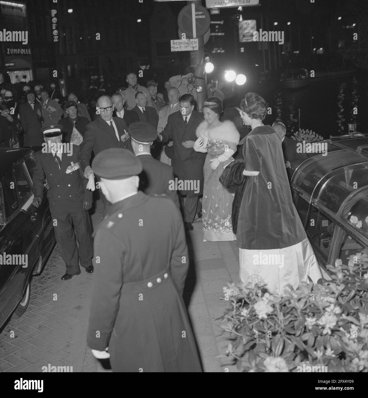 Farah Diba and wife in the boat, May 1, 1962, ECHTGENOTES, boats, The