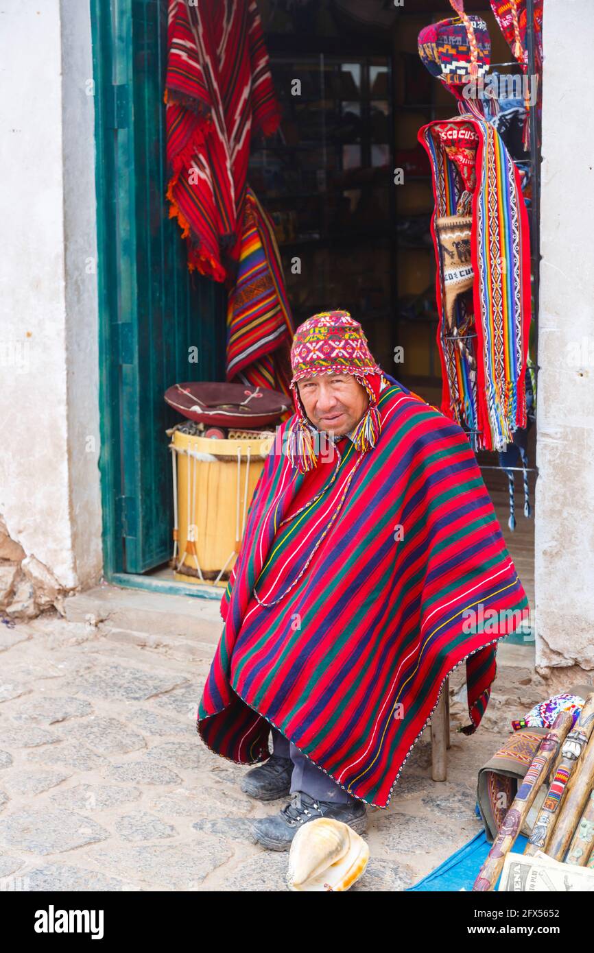 A shopkeeper in a souvenir shop wearing a poncho in Chinchero, a rustic  Andean village in the Sacred Valley, Urubamba Province, Cusco Region, Peru  Stock Photo - Alamy