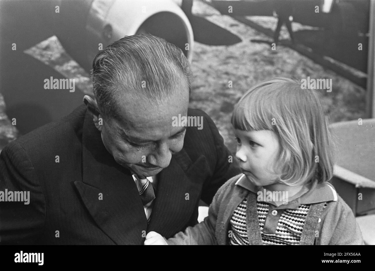 Arrival Sultan Hamid at Schiphol Airport, December 29, 1966, arrivals, The Netherlands, 20th century press agency photo, news to remember, documentary, historic photography 1945-1990, visual stories, human history of the Twentieth Century, capturing moments in time Stock Photo