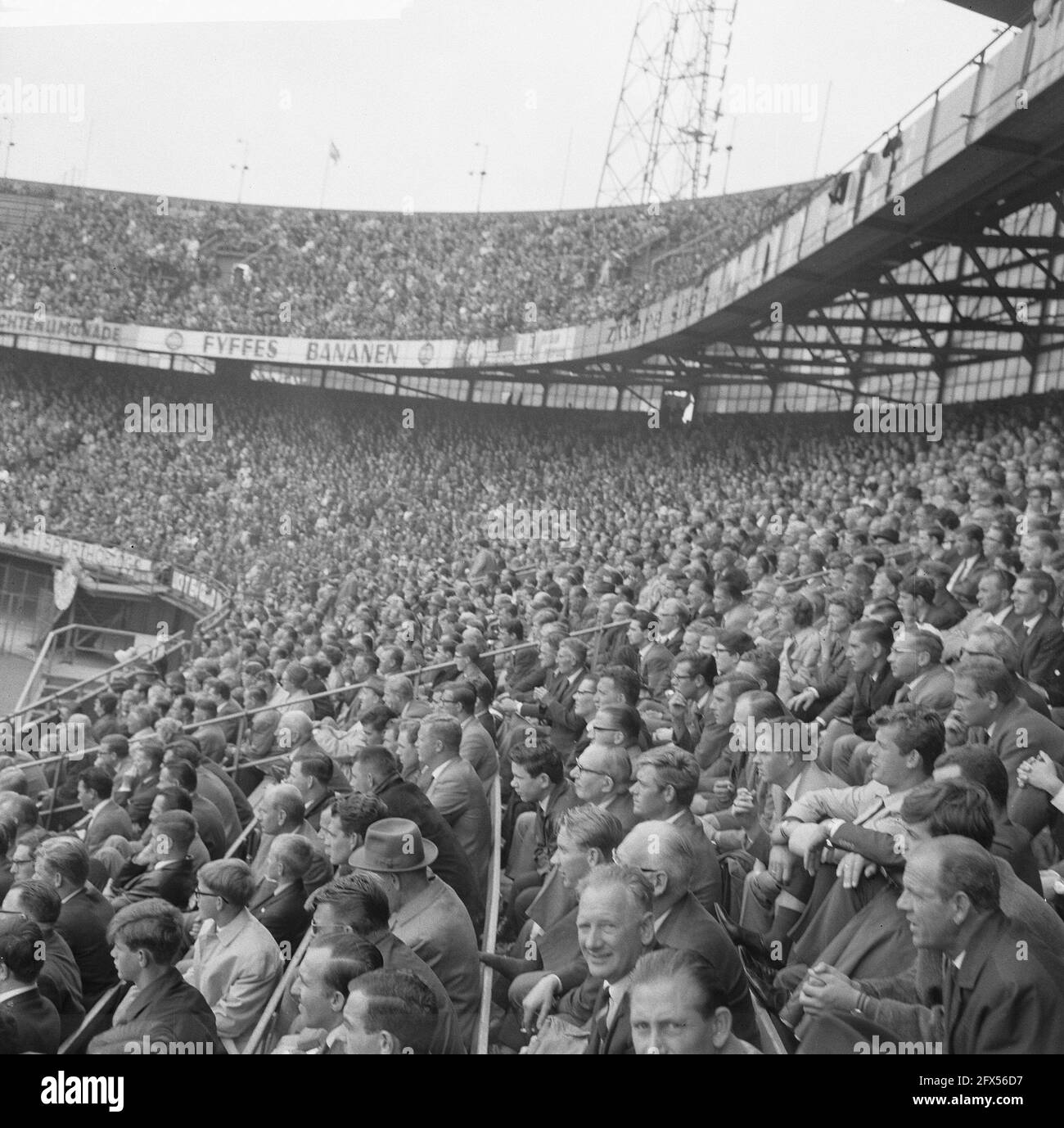Feyenoord against PSV, huge crowd in stadium, August 22, 1965, crowd, sports, stadiums, soccer, The Netherlands, 20th century press agency photo, news to remember, documentary, historic photography 1945-1990, visual stories, human history of the Twentieth Century, capturing moments in time Stock Photo