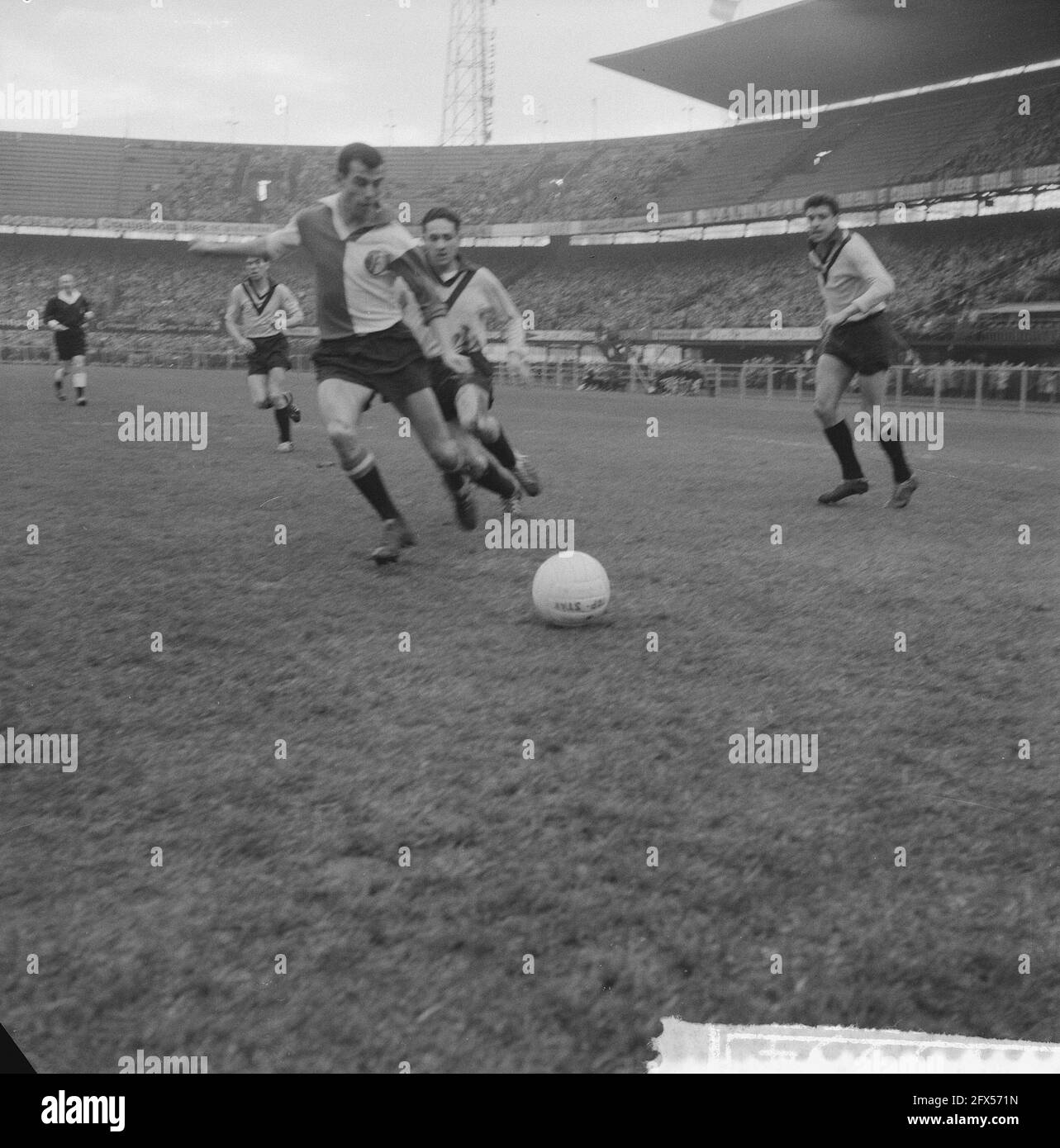 Feyenoord vs VVV 3-3, Coen Moulijn in action, 8 January 1961, sports, soccer, The Netherlands, 20th century press agency photo, news to remember, documentary, historic photography 1945-1990, visual stories, human history of the Twentieth Century, capturing moments in time Stock Photo