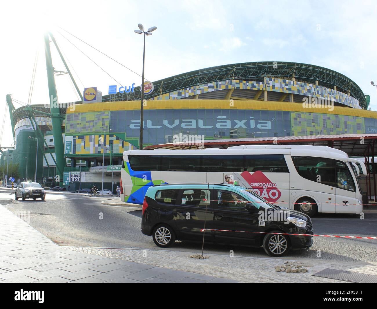 How to get to Media Markt in Lisboa by Bus, Train or Metro?