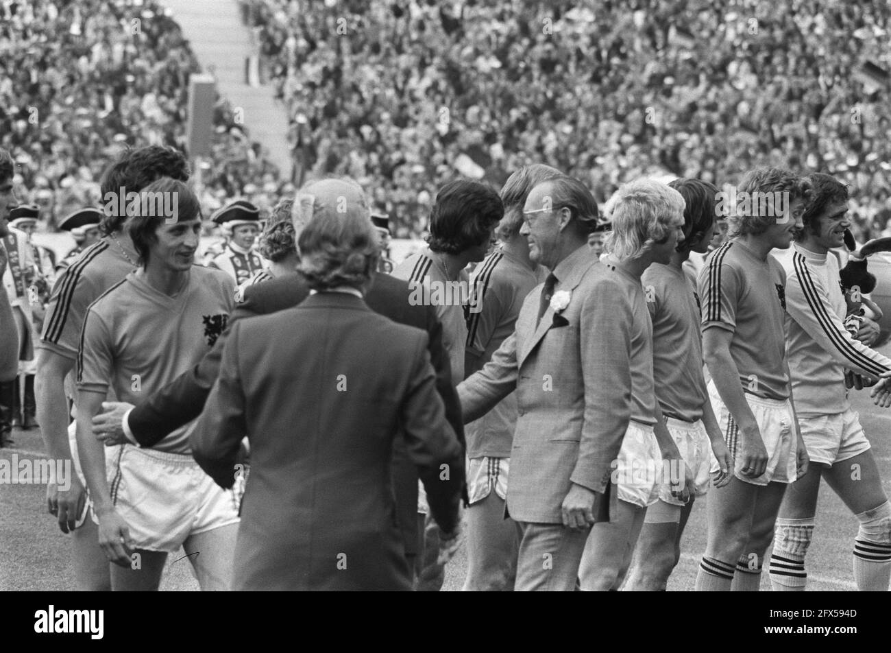 1974 World Cup final in Munich, West Germany v. Netherlands 2-1; Dutch players are introduced to president before kickoff, July 7, 1974, PLAYERS, finals, sports, soccer, world championships, The Netherlands, 20th century press agency photo, news to remember, documentary, historic photography 1945-1990, visual stories, human history of the Twentieth Century, capturing moments in time Stock Photo