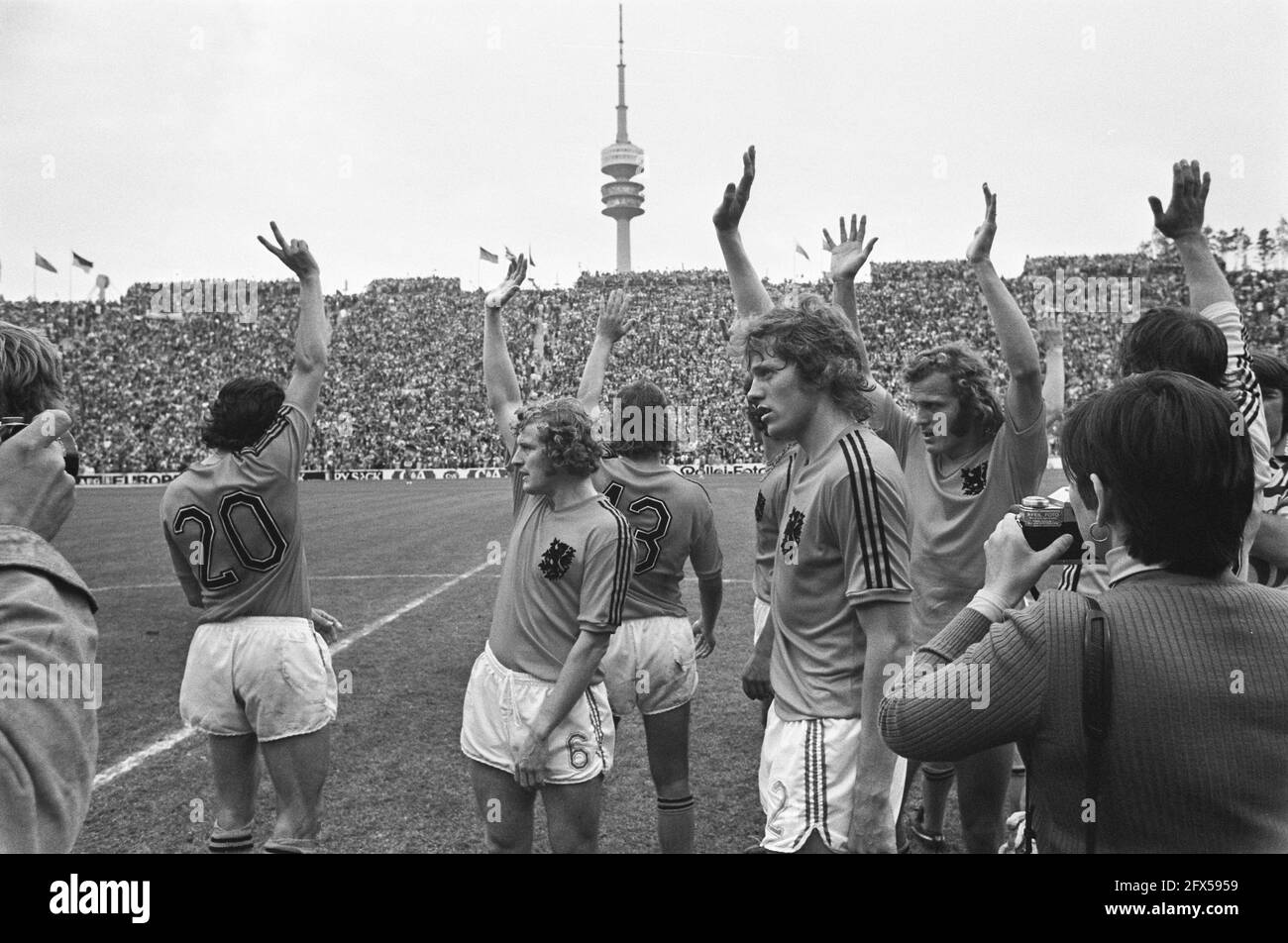 World Cup final 1974 in Munich, West Germany v Netherlands 2-1; Dutch players leave the field, July 7, 1974, finals, sports, soccer, world championships, The Netherlands, 20th century press agency photo, news to remember, documentary, historic photography 1945-1990, visual stories, human history of the Twentieth Century, capturing moments in time Stock Photo