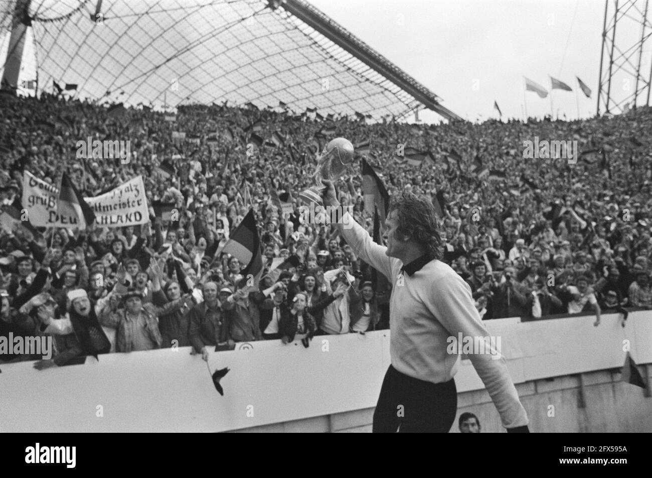 Final World Cup 1974 in Munich, West Germany v Netherlands 2-1; goalkeeper Sepp Maier with the cup, July 7, 1974, cups, finals, goalkeepers, sports, soccer, world championships, The Netherlands, 20th century press agency photo, news to remember, documentary, historic photography 1945-1990, visual stories, human history of the Twentieth Century, capturing moments in time Stock Photo