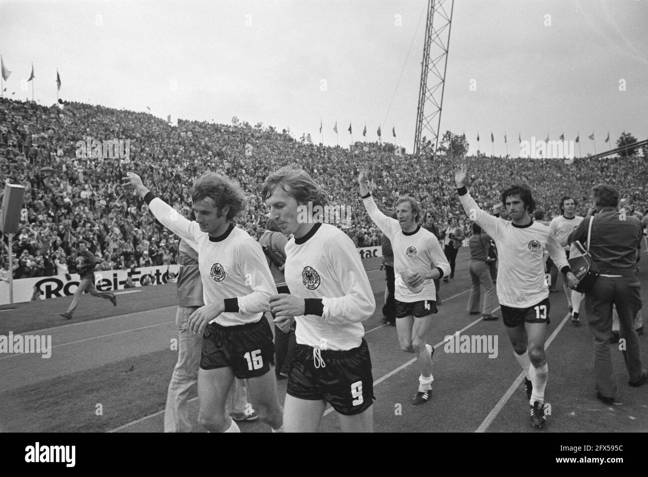 Finals World Cup 1974 in Munich, West Germany v Netherlands 2-1; German players with the World Cup, July 7, 1974, finals, sports, soccer, world championships, The Netherlands, 20th century press agency photo, news to remember, documentary, historic photography 1945-1990, visual stories, human history of the Twentieth Century, capturing moments in time Stock Photo
