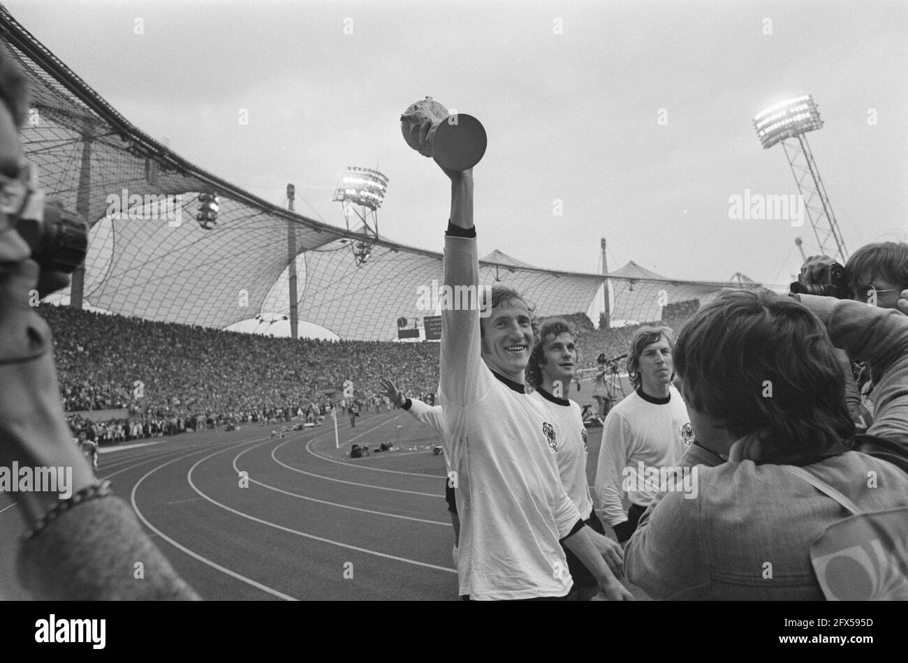 Final World Cup 1974 in Munich, West Germany v Netherlands 2-1; German players with the World Cup, July 7, 1974, finals, sports, soccer, world championships, The Netherlands, 20th century press agency photo, news to remember, documentary, historic photography 1945-1990, visual stories, human history of the Twentieth Century, capturing moments in time Stock Photo