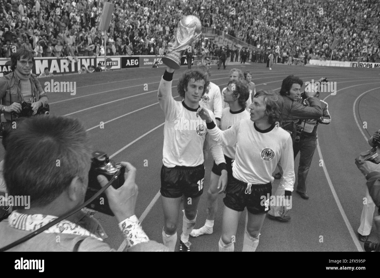Finals World Cup 1974 in Munich, West Germany v Netherlands 2-1; German players with the world cup, July 7, 1974, PLAYERS, finals, sports, soccer, world championships, The Netherlands, 20th century press agency photo, news to remember, documentary, historic photography 1945-1990, visual stories, human history of the Twentieth Century, capturing moments in time Stock Photo