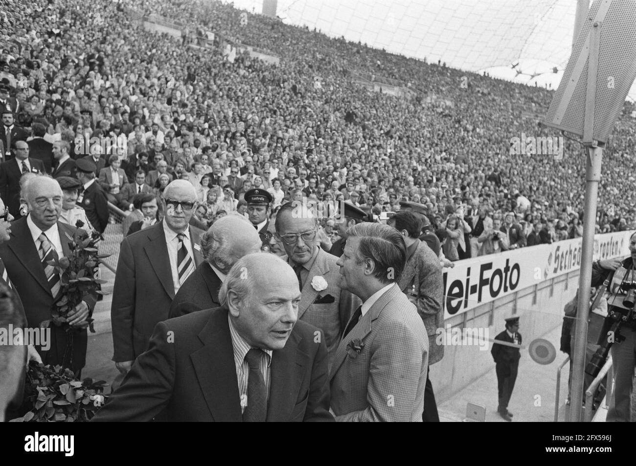 World Cup final 1974 in Munich, West Germany v Netherlands 2-1; players enter the field, July 7, 1974, finals, sports, soccer, world championships, The Netherlands, 20th century press agency photo, news to remember, documentary, historic photography 1945-1990, visual stories, human history of the Twentieth Century, capturing moments in time Stock Photo