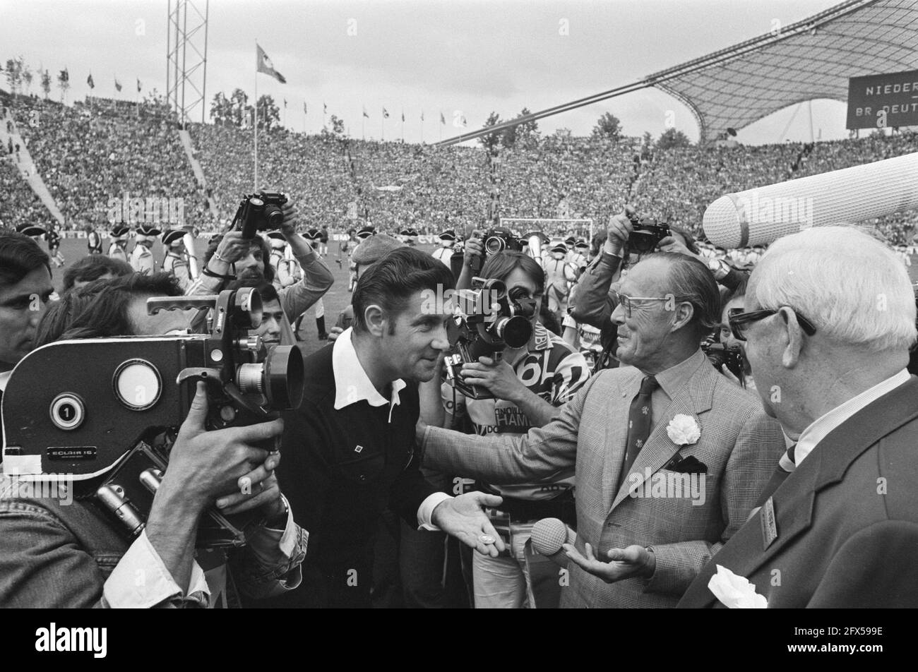 1974 World Cup final in Munich, West Germany v Netherlands 2-1; Prince Bernhard gives referee Jack Taylor World Wildlife Fund mascot, July 7, 1974, royal house, princes, referees, sports, soccer, The Netherlands, 20th century press agency photo, news to remember, documentary, historic photography 1945-1990, visual stories, human history of the Twentieth Century, capturing moments in time Stock Photo
