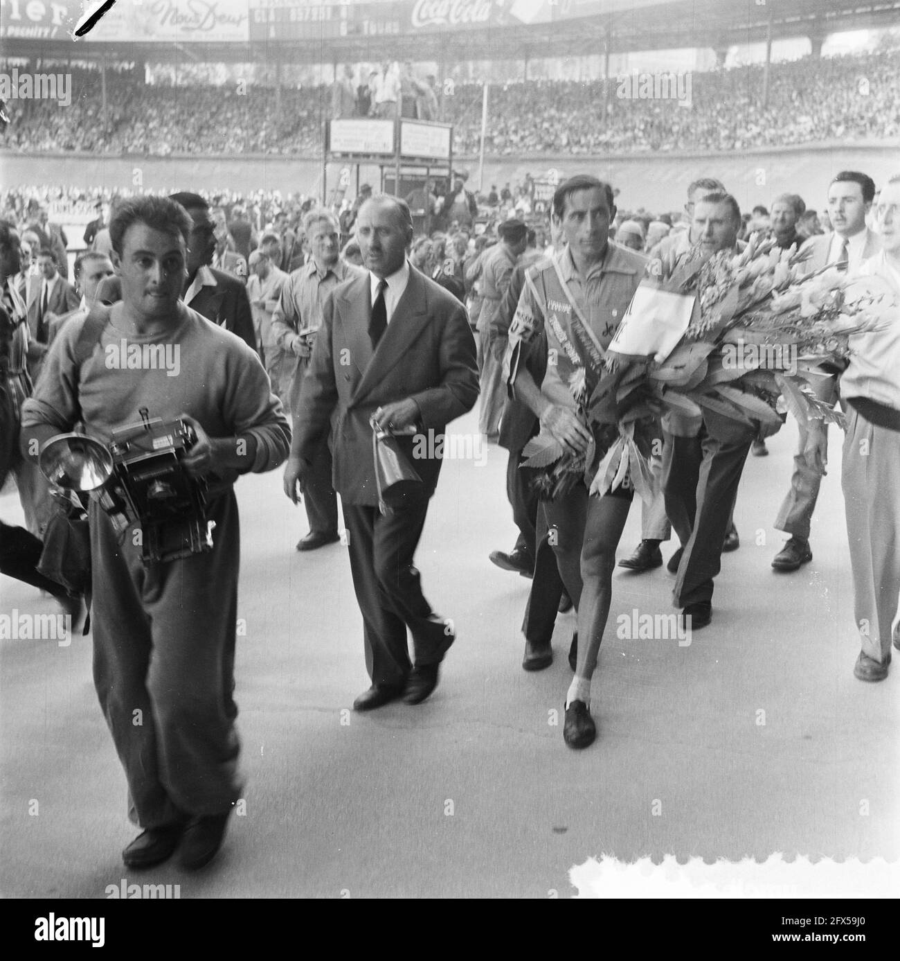 Photo Ancienne Originale – Fausto Coppi Vainqueur D'étape – Suisse 1952