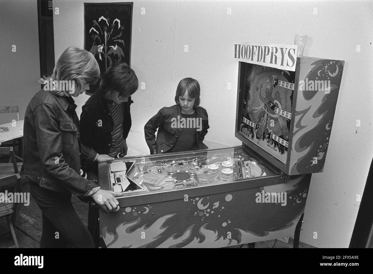 Pinball championships at Museumplein Amsterdam, young boys watching