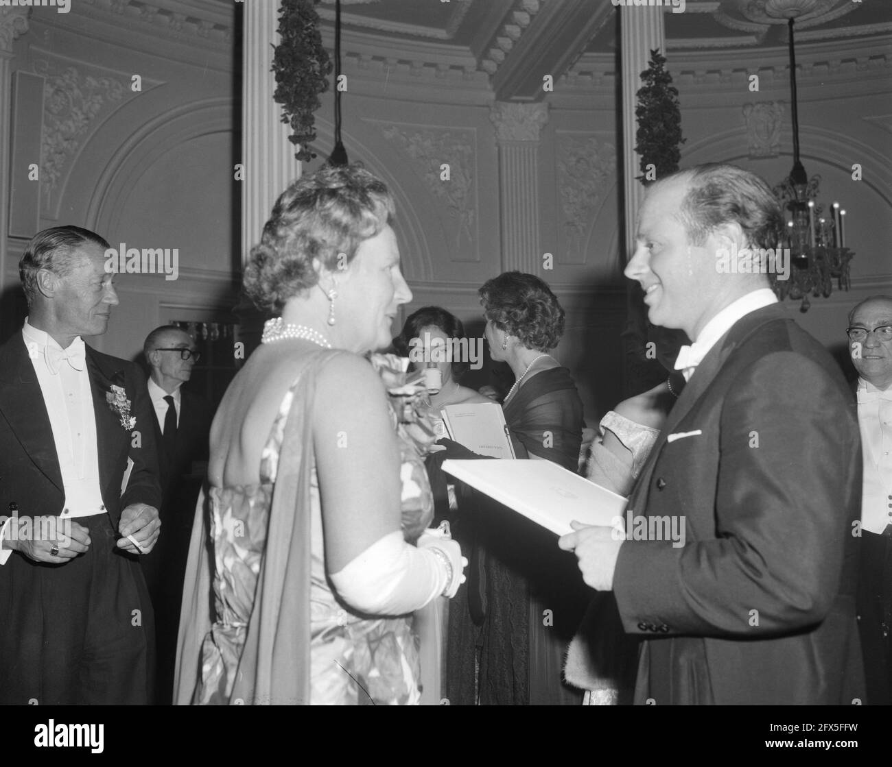 Gala concert in the Concertgebouw for 75th anniversary, Bernard Haitink in conversation with Queen Juliana, October 1, 1962, conductors, queens, The Netherlands, 20th century press agency photo, news to remember, documentary, historic photography 1945-1990, visual stories, human history of the Twentieth Century, capturing moments in time Stock Photo