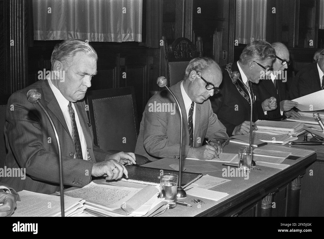 Rotterdam City Council meeting, 4a (l) G.Z. de Vos (KVP), W. Thomassen, 5, 6, 6a (l) alderman H.W. Jettinghoff (PvdA), September 2, 1971, City Council meetings, aldermen, The Netherlands, 20th century press agency photo, news to remember, documentary, historic photography 1945-1990, visual stories, human history of the Twentieth Century, capturing moments in time Stock Photo
