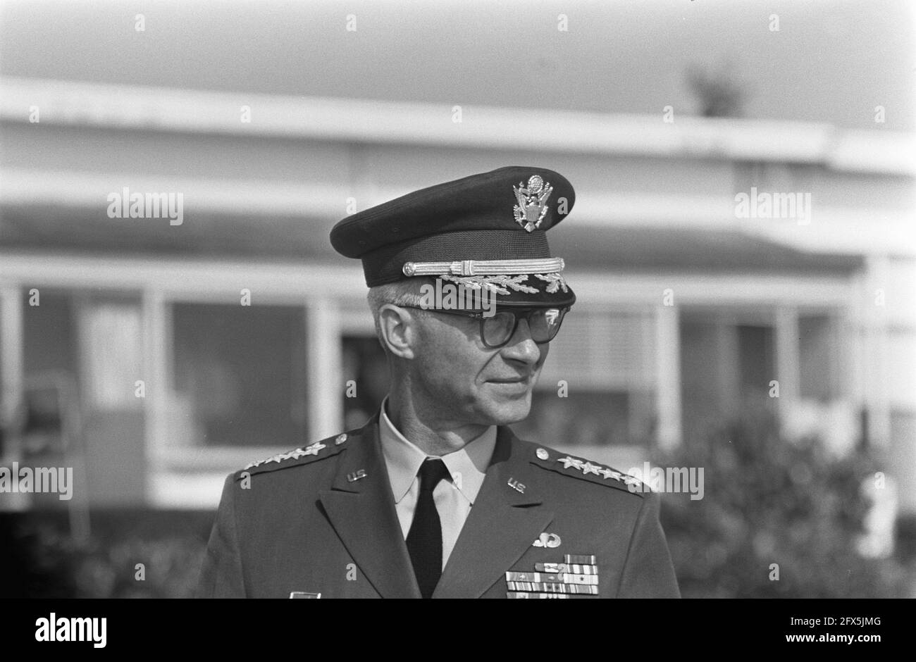 General A. J. Goodpaster, Commander-in-Chief of Allied Forces in Europe, arrives at Ypenburg: from left to right H. M. V. D. Wal Bake, Goodpaster,  September 8, 1969, generals, commanders-in-chief, The Netherlands, 20th century press agency photo, news to remember, documentary, historic photography 1945-1990, visual stories, human history of the Twentieth Century, capturing moments in time Stock Photo