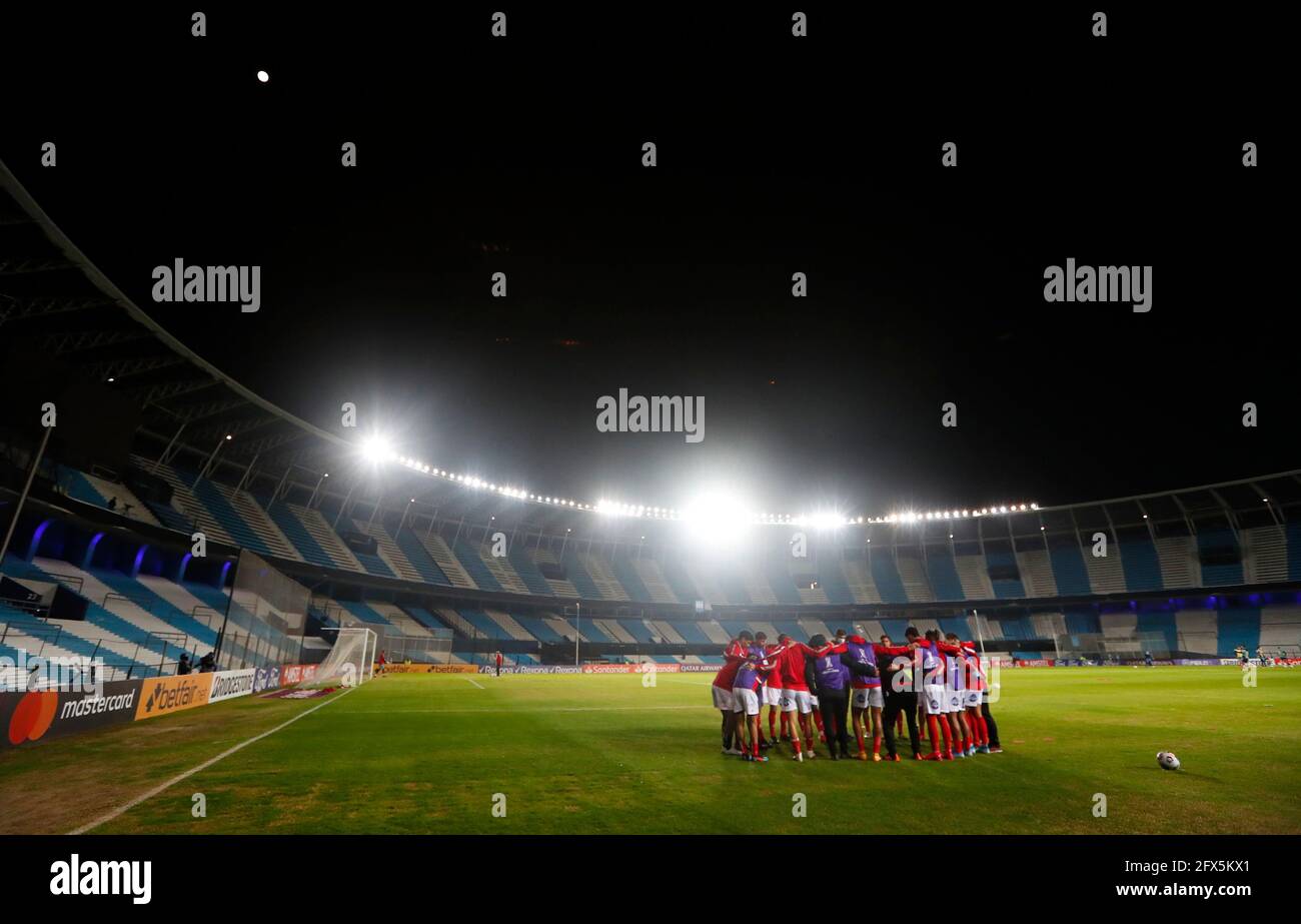 Soccer Football Copa Libertadores Group E Racing Club V Rentistas Estadio Presidente Juan Domingo Peron Buenos Aires Argentina May 25 21 General View As Rentistas Players Huddle Inside