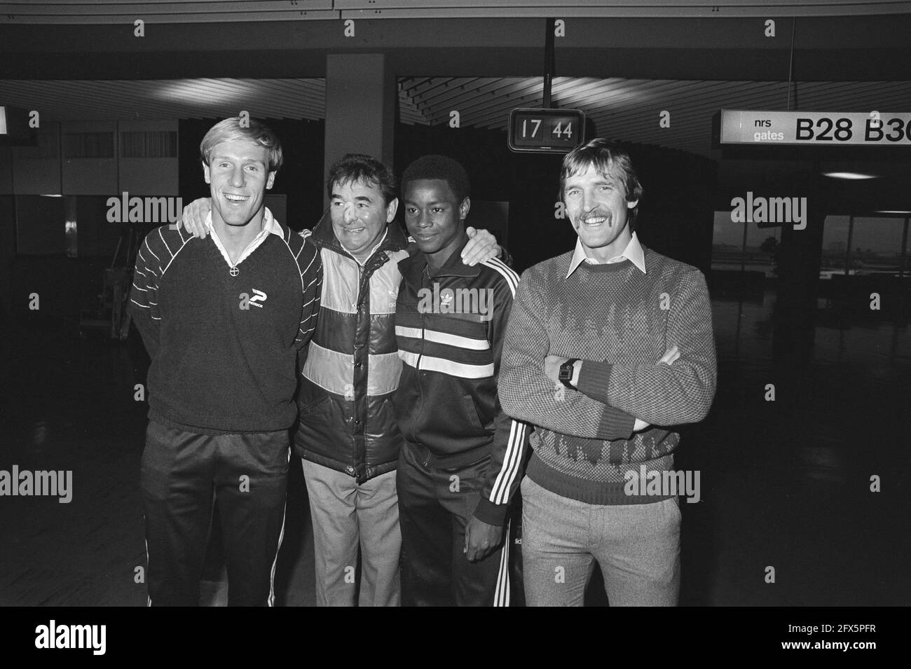 Arrival of Nottingham Forest at Schiphol Airport; from left to right goalkeeper Van Breukelen, manager Brian Clough and players Fairclough and Thijssen, 17 October 1983, arrivals and departures, managers, soccer, footballers, The Netherlands, 20th century press agency photo, news to remember, documentary, historic photography 1945-1990, visual stories, human history of the Twentieth Century, capturing moments in time Stock Photo