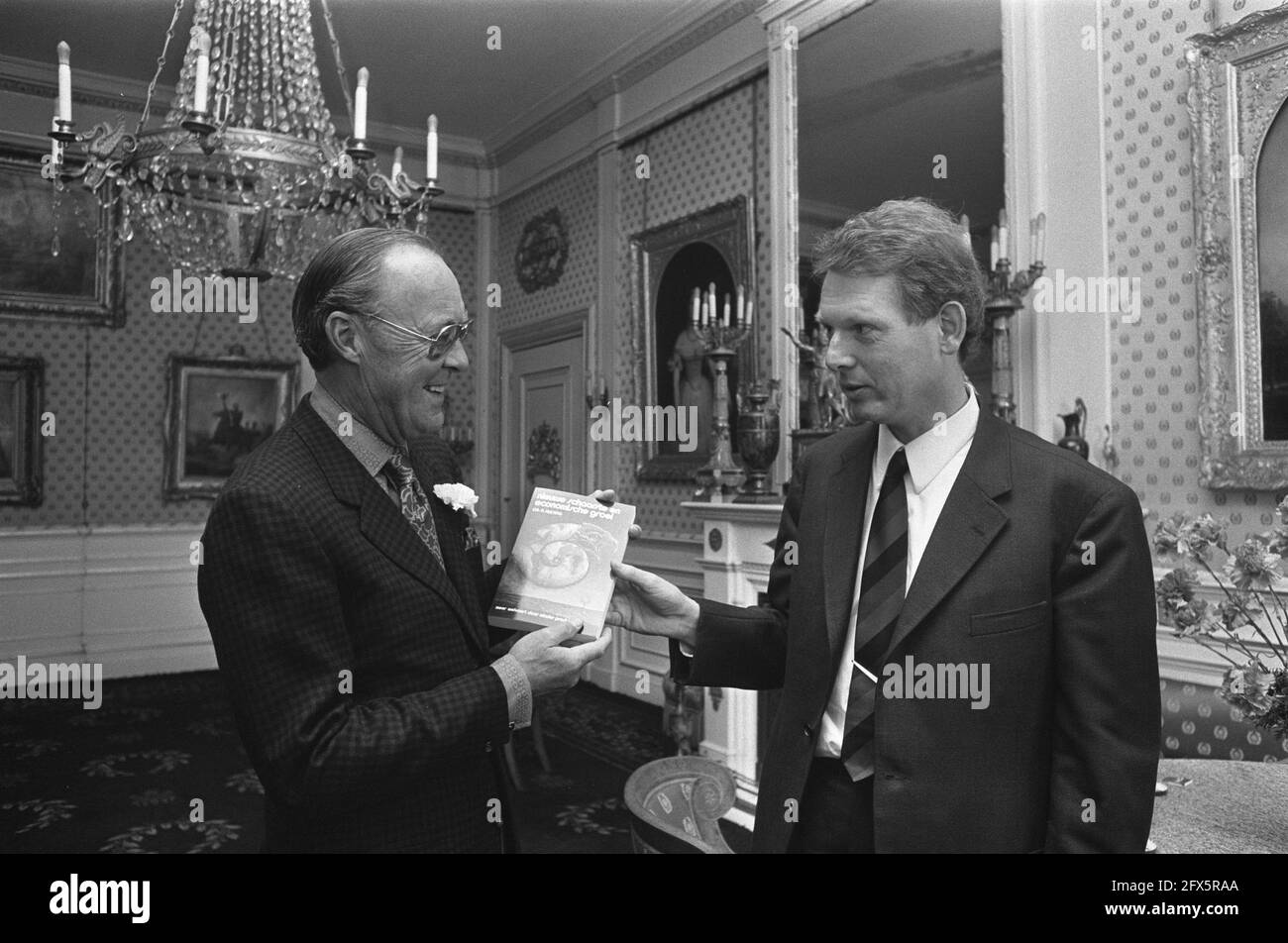 Prince Bernhard received copy of Drs. Hueting's thesis New scarcity and economic growth on Soestdijk, 1 May 1974, receipts, princes, The Netherlands, 20th century press agency photo, news to remember, documentary, historic photography 1945-1990, visual stories, human history of the Twentieth Century, capturing moments in time Stock Photo