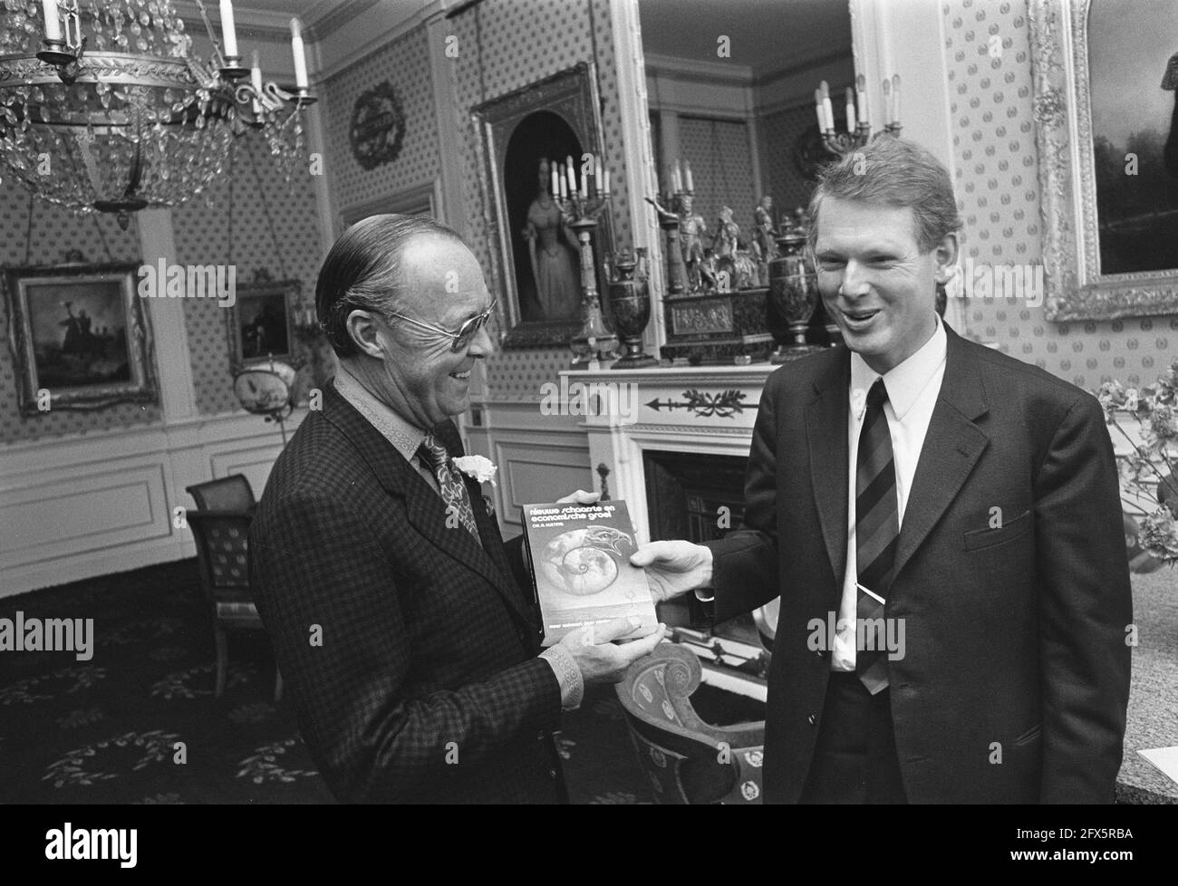 Prince Bernhard received copy of Drs. Hueting's dissertation New scarcity and economic growth at Soestdijk, May 1, 1974, receptions, princes, The Netherlands, 20th century press agency photo, news to remember, documentary, historic photography 1945-1990, visual stories, human history of the Twentieth Century, capturing moments in time Stock Photo