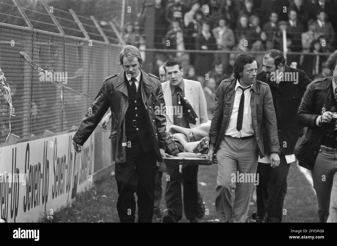 Feyenoord against Radnicki Nis 1-0 UEFA-cup. Jan van Deinsen (l