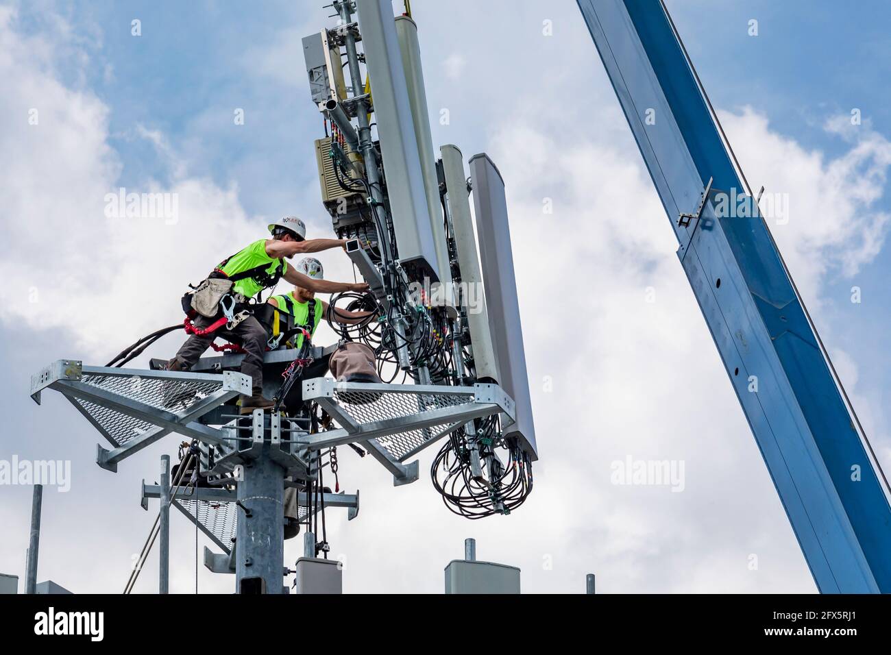 Detroit, Michigan - Workers upgrade an AT&T cell tower to the faster 5G ...