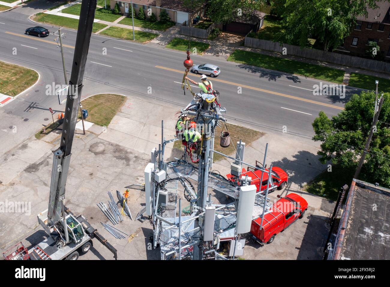 Detroit, Michigan - Workers upgrade an AT&T cell tower to the faster 5G ...